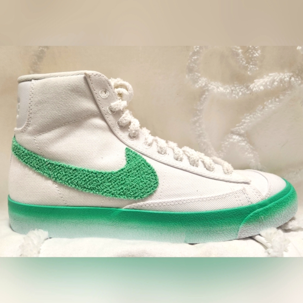 NWT Women's White and Green NIKE Blazer High-Top Sneakers Sz 8